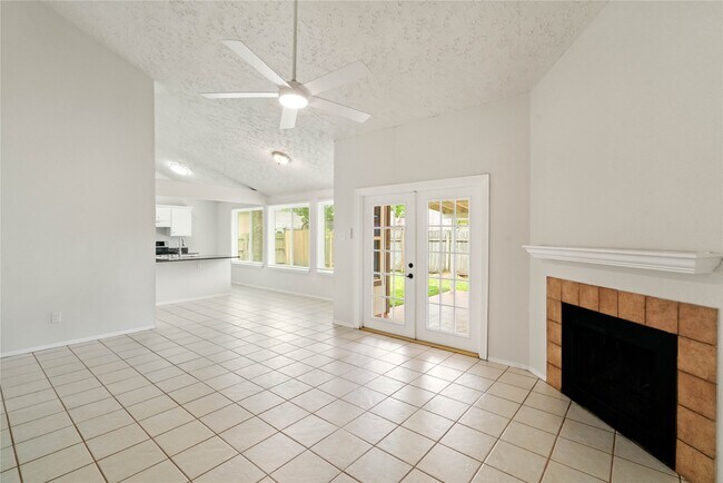 Building Photo - 11111 Drakeland Dr