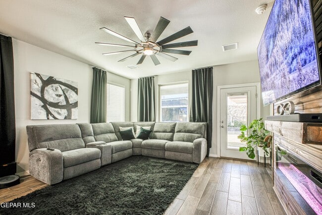 Building Photo - 1621 Sam Dominguez St