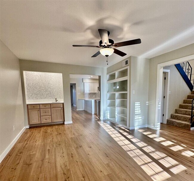 Building Photo - 8111 Middle Ct