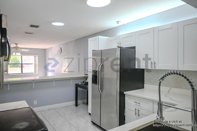 Building Photo - 9761 Riverside Dr