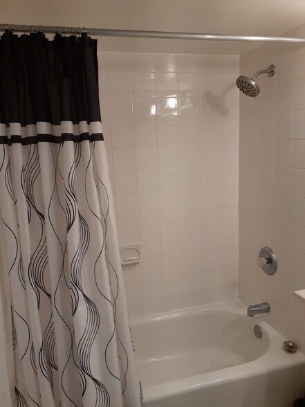 Building Photo - 3855 N Parkway Dr