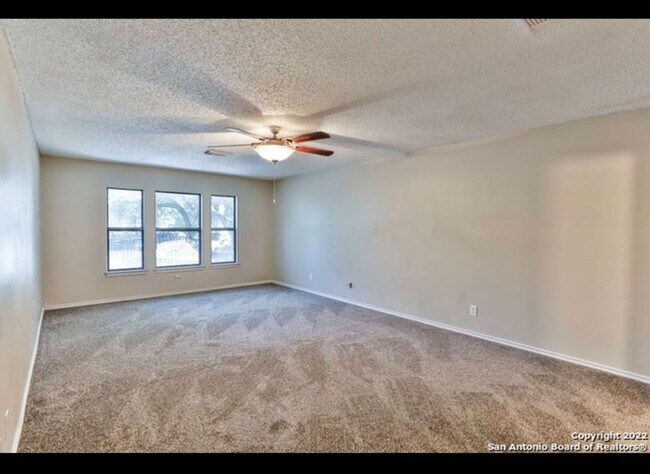 Building Photo - Charming 3BR House in San Antonio