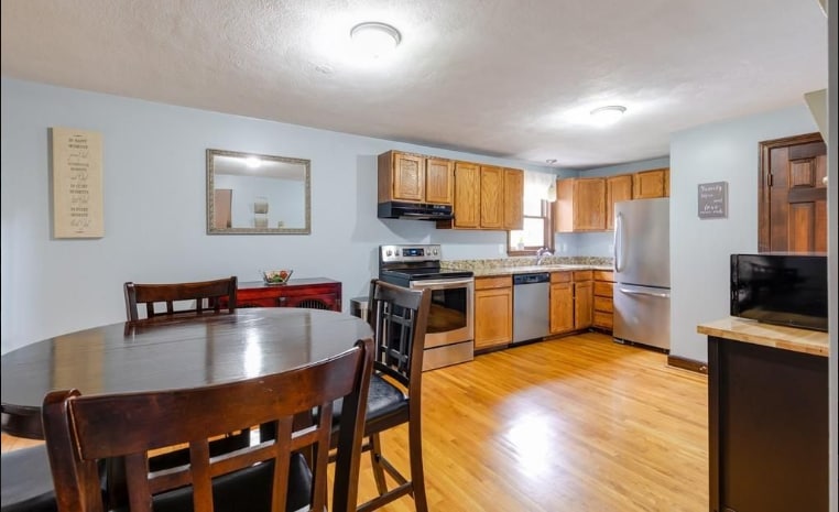 Building Photo - 52 Winnepurkit Ave