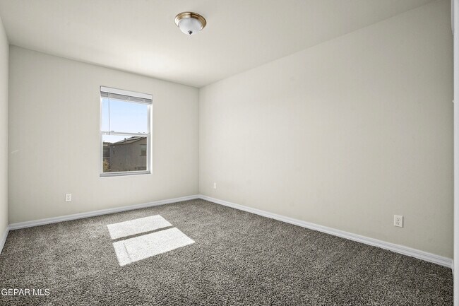 Building Photo - 12265 Desert Pine Ave