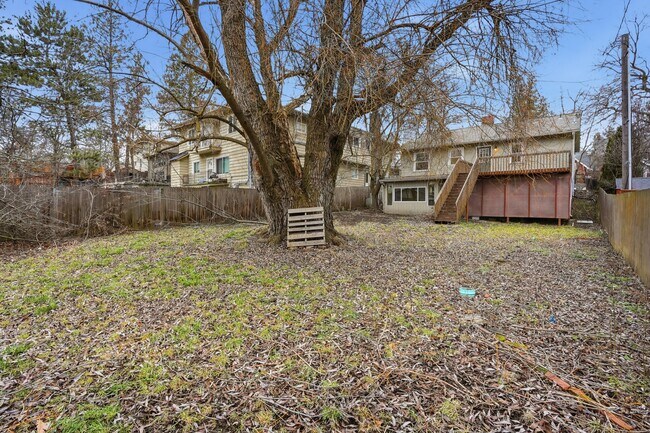 Building Photo - 508 E 19th Ave