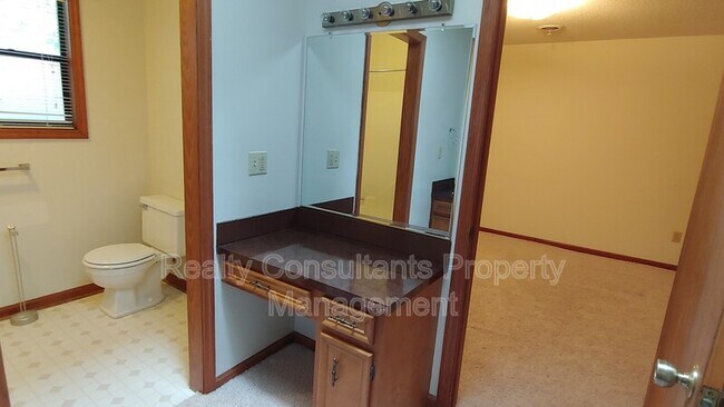 Building Photo - 302 Aspen Ct