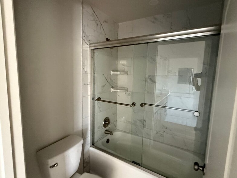 Building Photo - 400 N Hobart Blvd