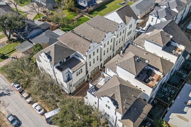 Building Photo - 1139 W 21st St