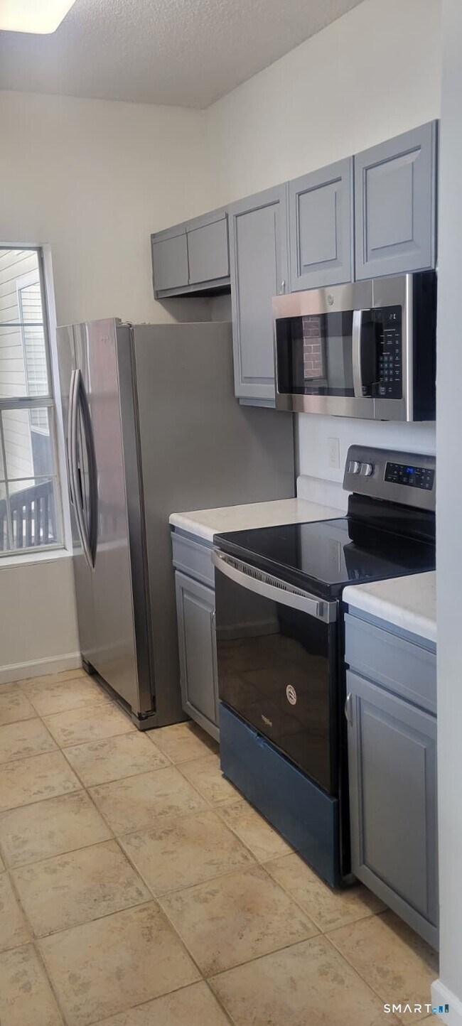 Building Photo - 211 Carriage Crossing Ln