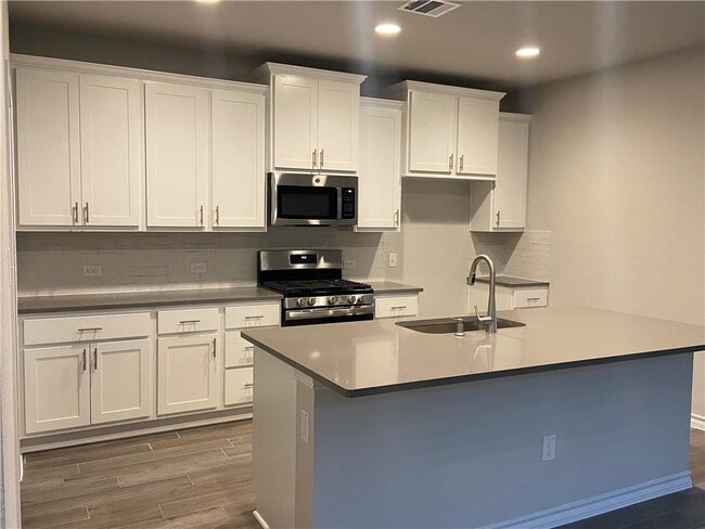 Building Photo - 790 Eves Necklace Dr.