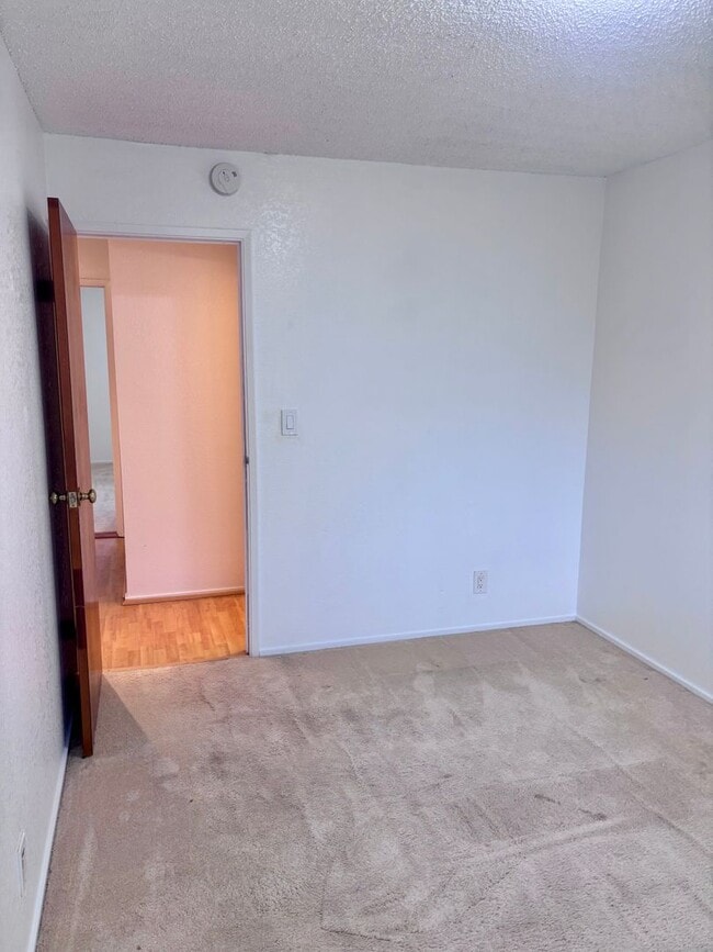 Building Photo - AVAILABLE NOW | 2 Bedroom, 1 Bathroom Townhome | Located at Waiau Garden Court Community | Includ...