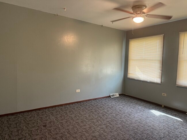 Building Photo - 808 194th St