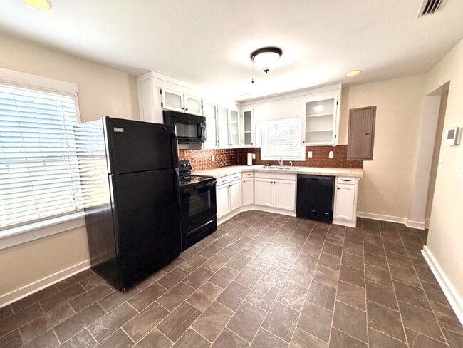 Building Photo - 1316 Broad St