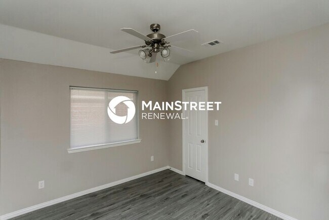 Building Photo - 4 Bedroom Pet-Friendly Home in Rockwall, TX with Main Street Renewal