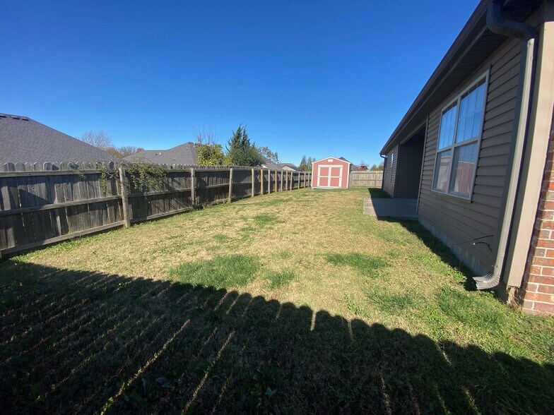 Building Photo - 450 Remson Ln