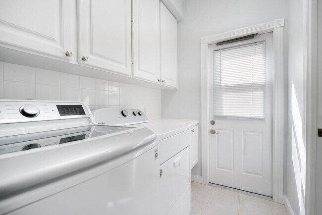 Building Photo - 329 Legare Ct