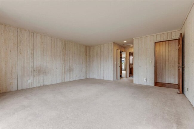 Building Photo - Sunny Carmel Two Bedroom - Carmel School D...