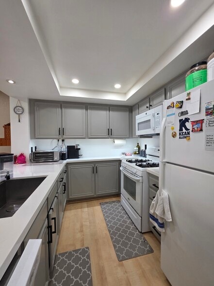 Building Photo - 9949 Scripps Westview Way