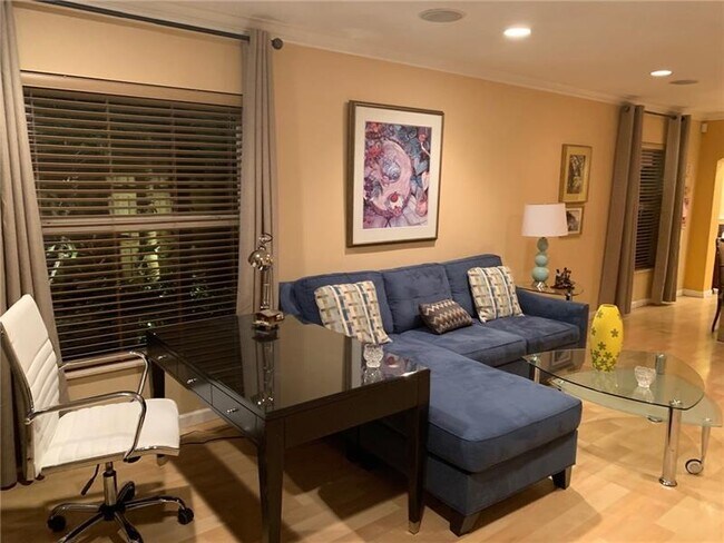 Building Photo - 1334 NE 16th Ave