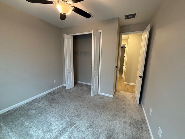 Building Photo - 4/3 Clermont Spacious Home