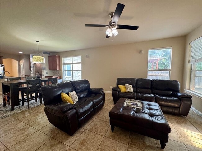 Building Photo - 205 Saddle Ridge Dr
