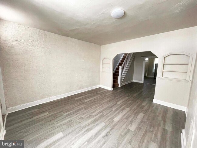 Building Photo - 1736 Darley Ave