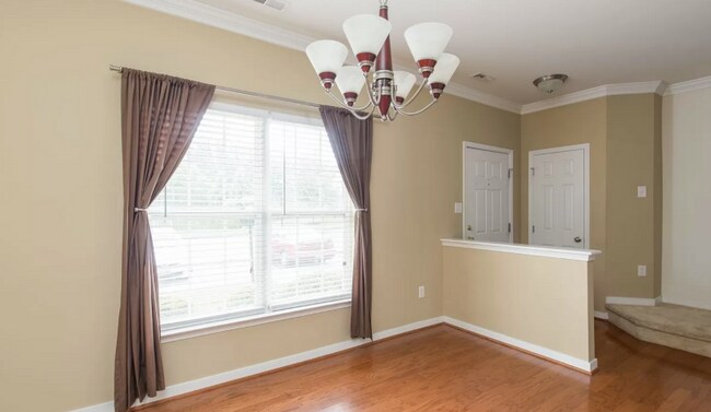 Building Photo - Gorgeous Townhome in Western Henrico!