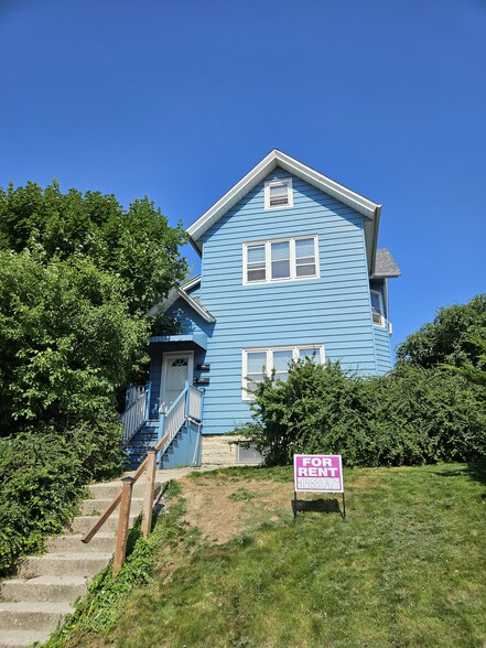 Primary Photo - 1668 N Van Buren St