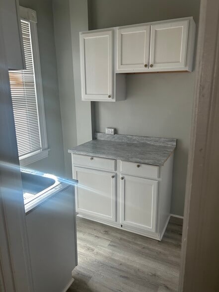 Building Photo - 1005 Broadway St