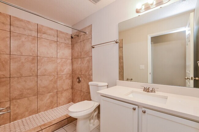 Building Photo - 13621 Meadowpark Ave