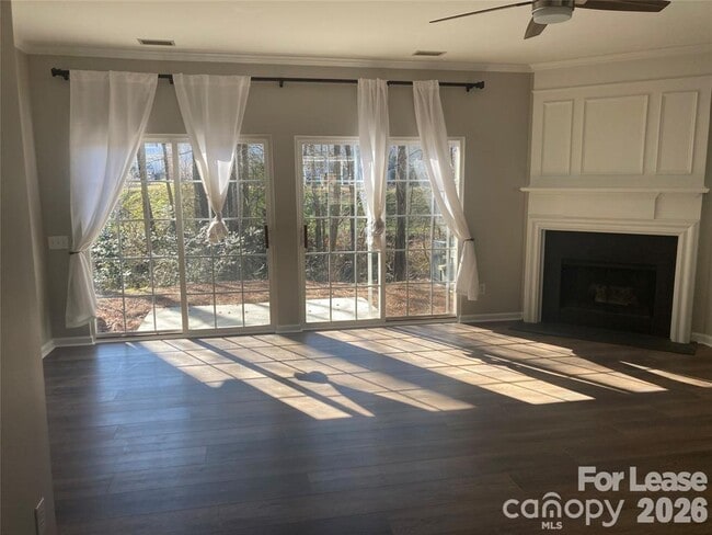 Building Photo - 6639 Rothchild Dr