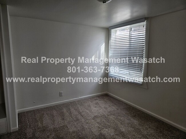 Building Photo - Check Out This 4 Bedroom 2 Bathroom Home in Salt Lake City!