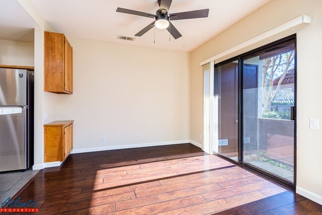 Building Photo - Lovely Condo | Central A/C | Garage