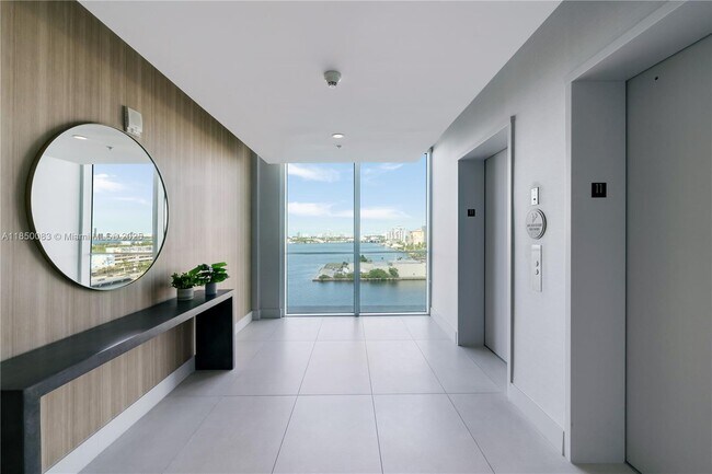 Building Photo - 7910 Harbor Island Dr