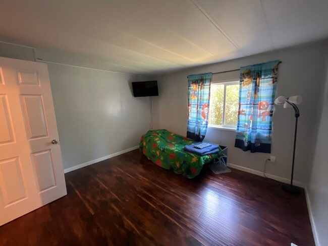 Building Photo - Charming 2 bedroom 2 bath house in Nisqual...