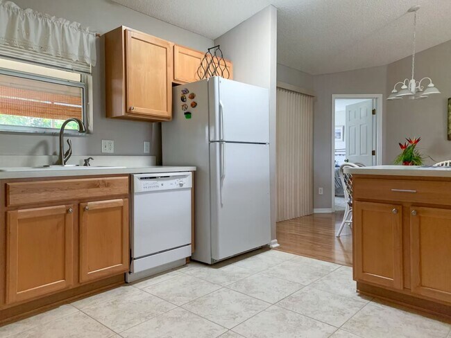 Building Photo - 1108 Davenport Dr