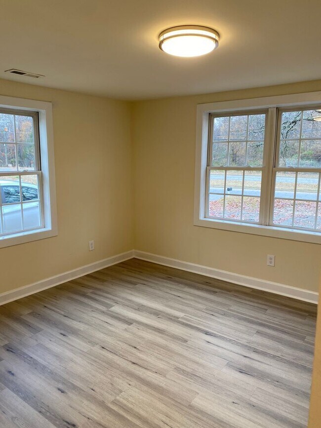 Building Photo - 2700 E Belt Blvd