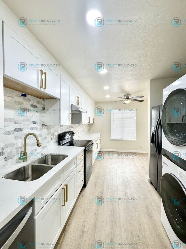 Building Photo - 2-Bedroom Condo with Modern Upgrades