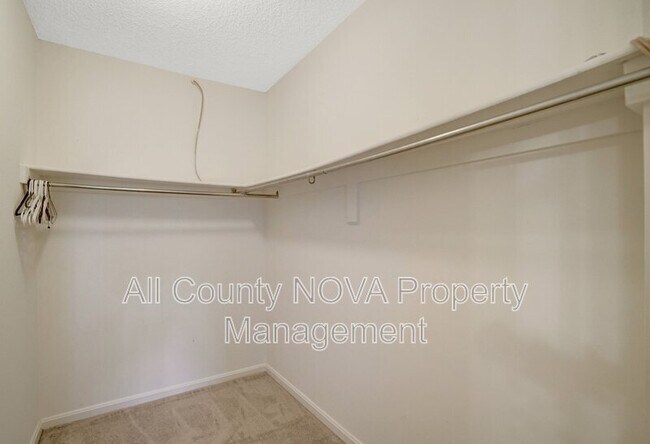 Building Photo - 3800 Powell Ln