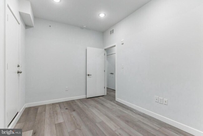 Building Photo - 2301 N 6th St