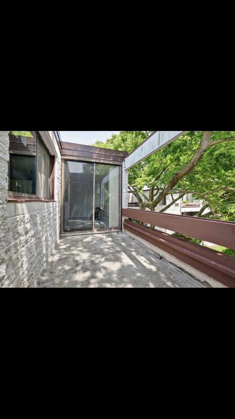 Building Photo - 314 W Miner St