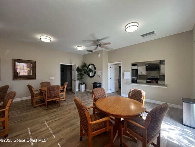 Building Photo - 490 Sail Ln
