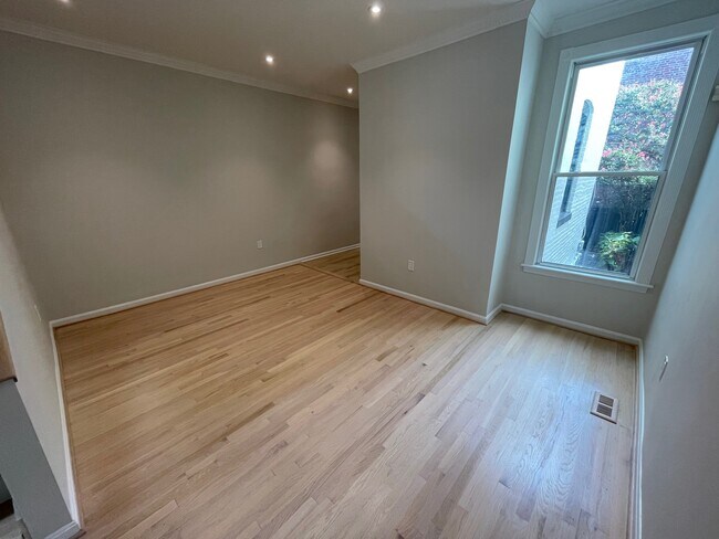 Building Photo - 3131 11th St NW