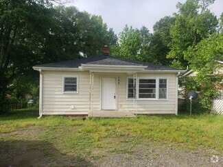 Building Photo - 405 Fleetwood Dr