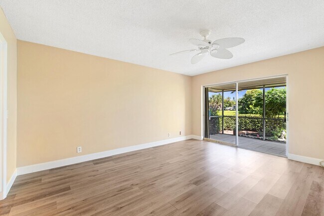 Building Photo - 12015 Greenway Cir S