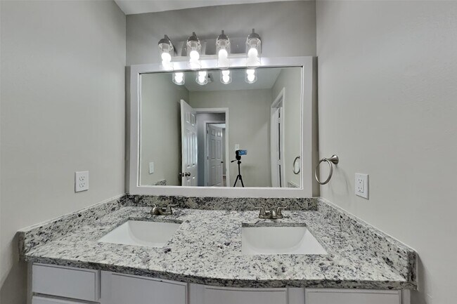 Building Photo - 6607 Portlick Dr