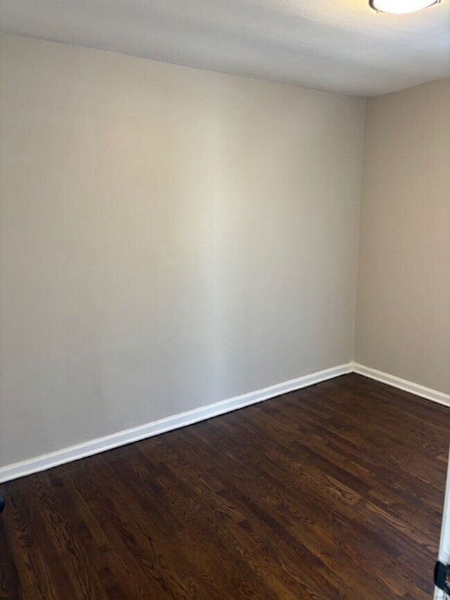 Building Photo - 3 Bedroom, 1 Bathroom in Kansas City