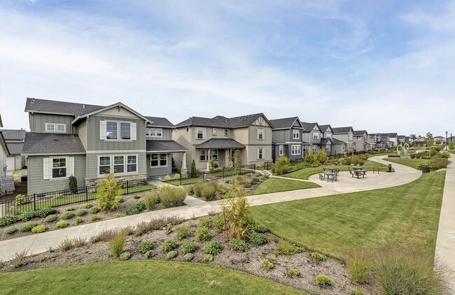 Building Photo - Discover the Charm of This Elegant North P...