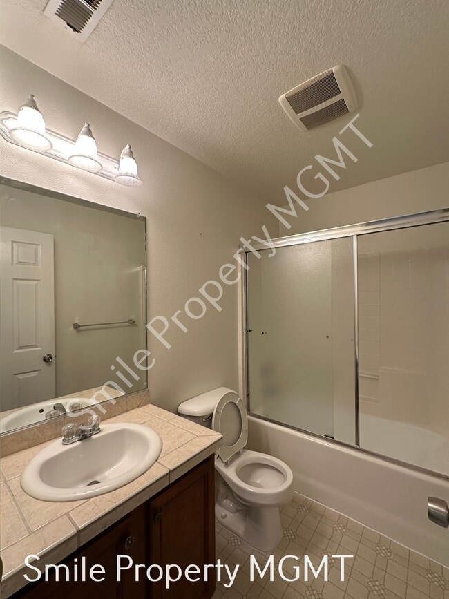 Building Photo - 6422 SE 137th Ave