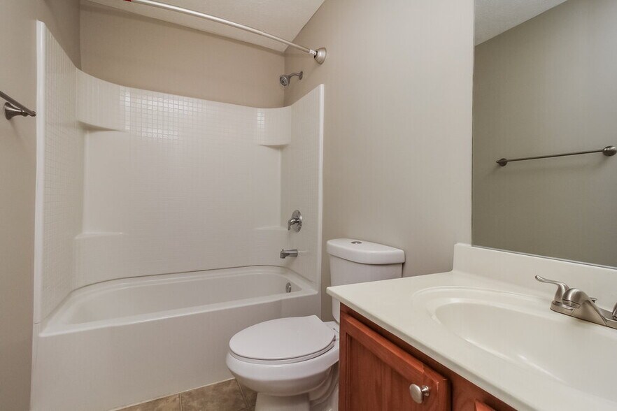 Building Photo - 813 Creek Oak Dr